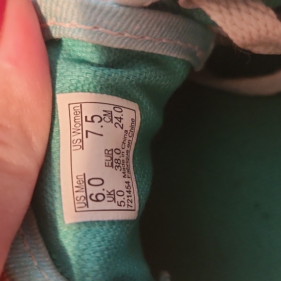 Vans - Picture 2 of 5